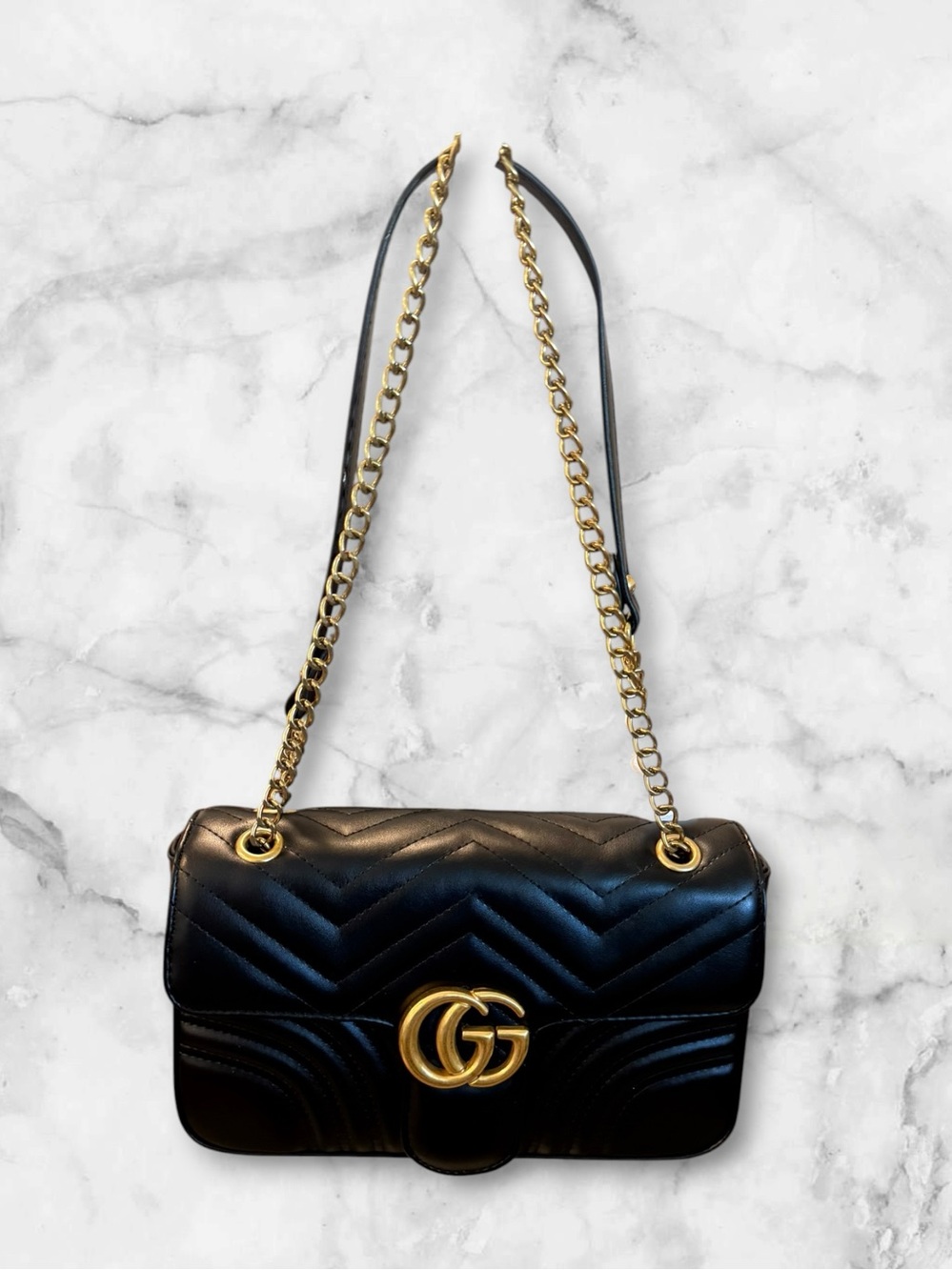 NWOT Source Unknown Black Quilted Shoulder Bag with Gold Chain